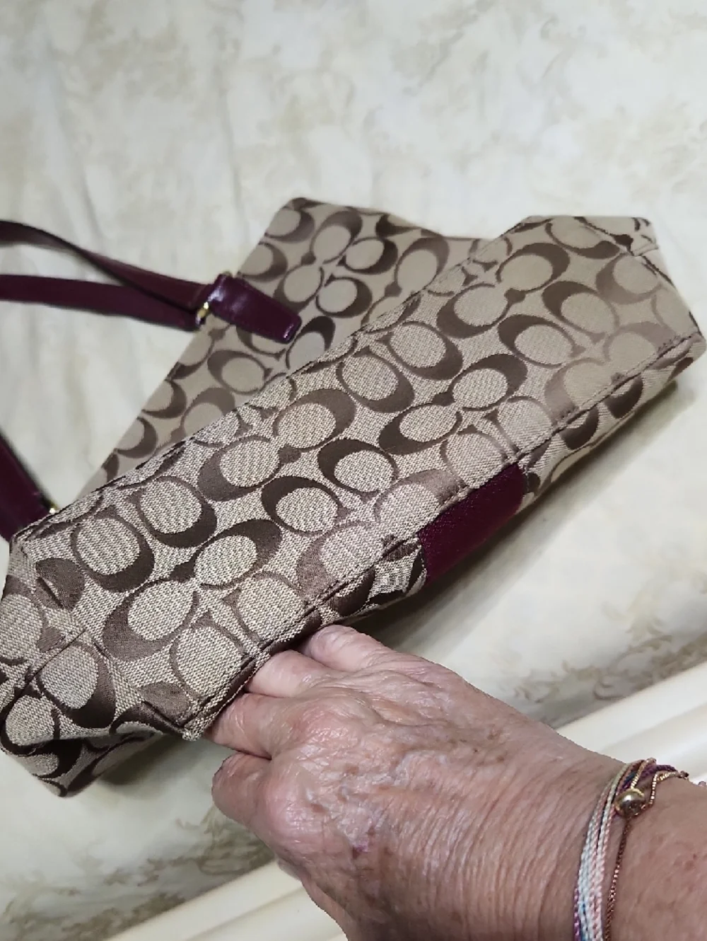 Coach Signature VINTAGE Tote with Burgundy Trim and Beige Jacquard - Picture 5 of 16